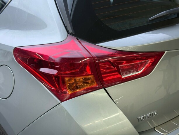 toyota-auris-bensin-2013-big-6