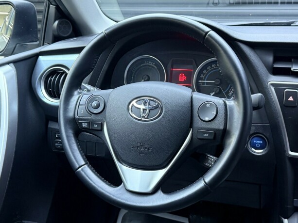 toyota-auris-bensin-2013-big-12