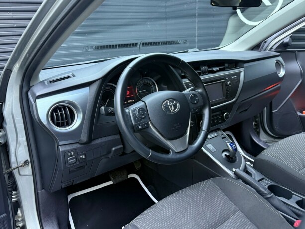 toyota-auris-bensin-2013-big-10