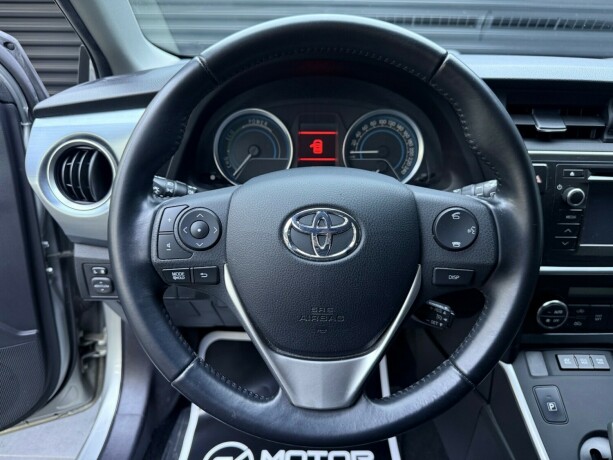 toyota-auris-bensin-2013-big-13