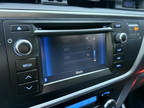 toyota-auris-bensin-2013-big-18