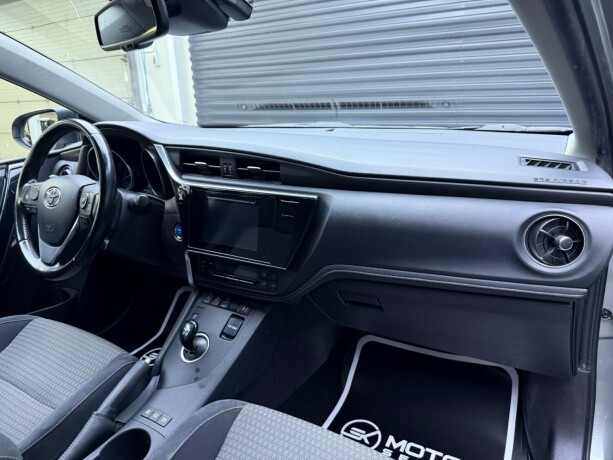toyota-auris-elektrisitetbensin-2017-big-11