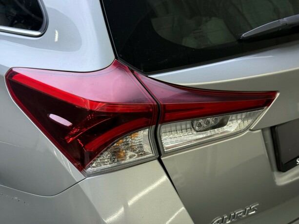 toyota-auris-elektrisitetbensin-2017-big-6