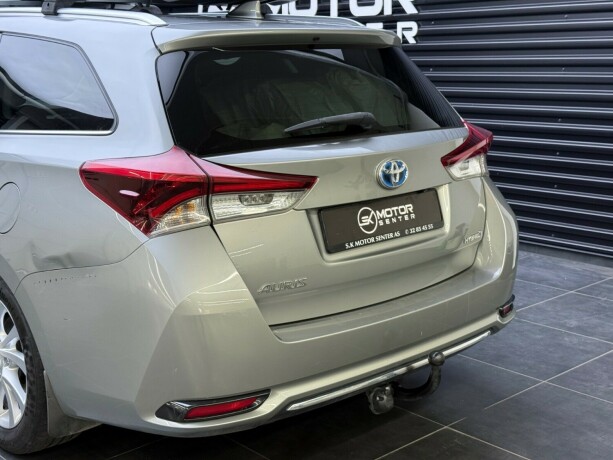 toyota-auris-elektrisitetbensin-2017-big-5