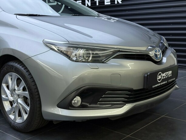 toyota-auris-elektrisitetbensin-2017-big-2