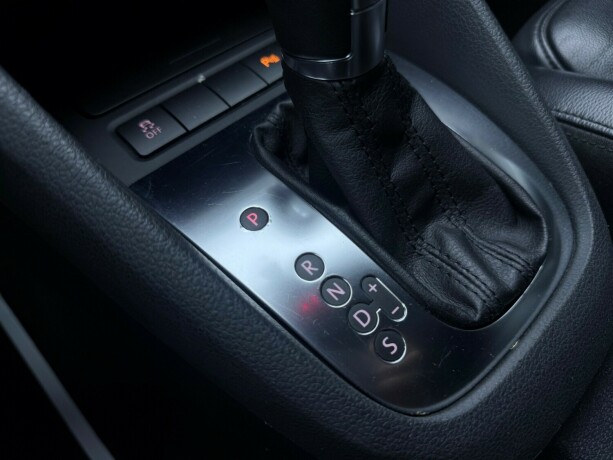 volkswagen-golf-diesel-2012-big-24