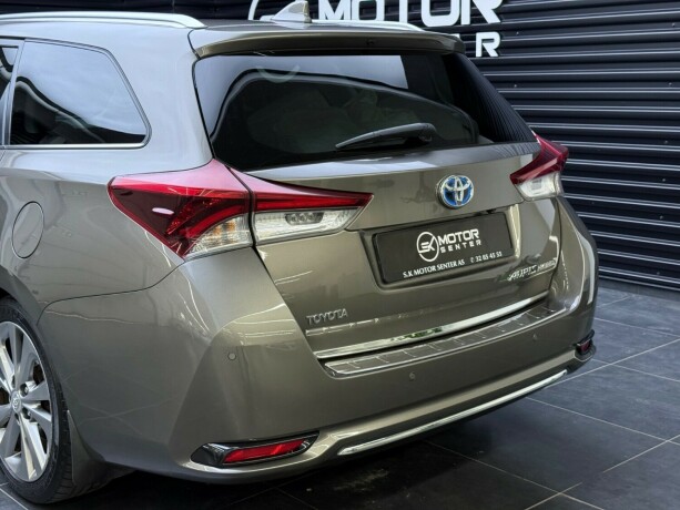 toyota-auris-elektrisitetbensin-2016-big-5