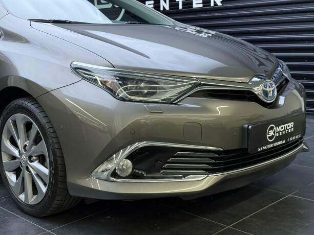 toyota-auris-elektrisitetbensin-2016-big-2