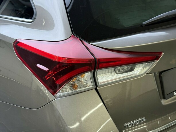 toyota-auris-elektrisitetbensin-2016-big-6