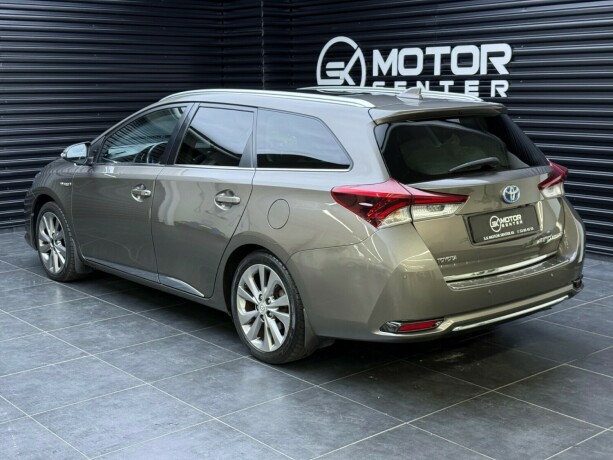 toyota-auris-elektrisitetbensin-2016-big-1