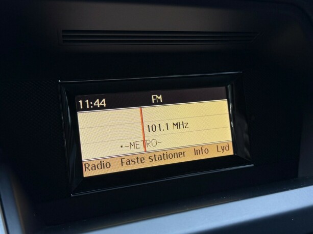 mercedes-benz-glk-diesel-2011-big-18