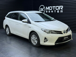 Toyota | Auris | Elektrisitet+bensin | 2014
