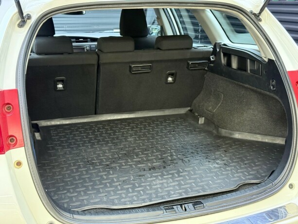 toyota-auris-elektrisitetbensin-2014-big-32
