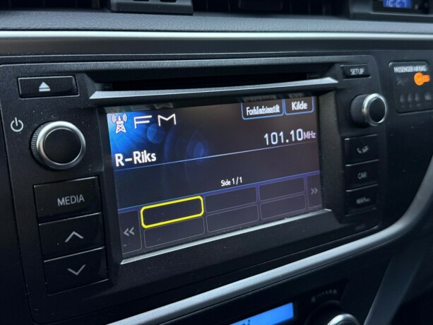 toyota-auris-elektrisitetbensin-2014-big-18
