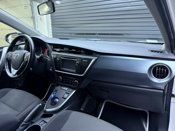 toyota-auris-elektrisitetbensin-2014-big-10