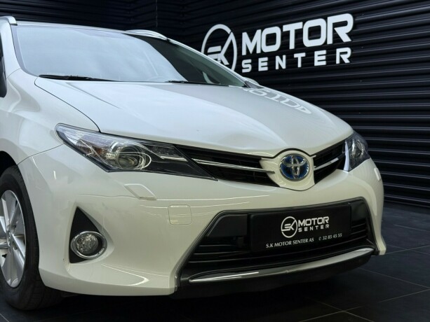 toyota-auris-elektrisitetbensin-2014-big-4