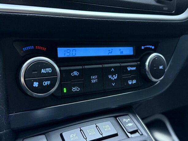 toyota-auris-elektrisitetbensin-2014-big-22