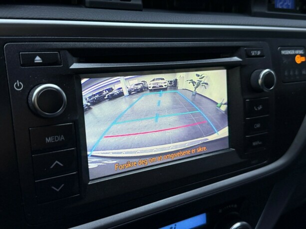 toyota-auris-elektrisitetbensin-2014-big-23