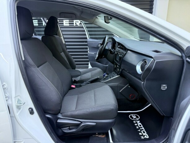 toyota-auris-elektrisitetbensin-2014-big-28