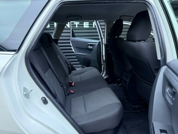 toyota-auris-elektrisitetbensin-2014-big-30