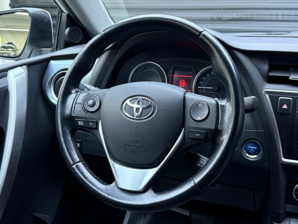 toyota-auris-elektrisitetbensin-2014-big-11