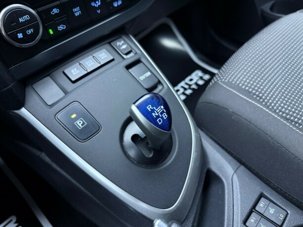 toyota-auris-elektrisitetbensin-2014-big-25