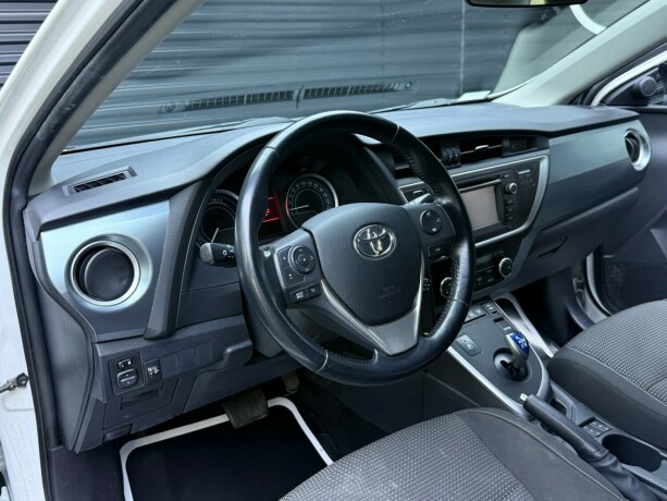 toyota-auris-elektrisitetbensin-2014-big-9