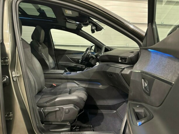 peugeot-5008-bensin-2018-big-9