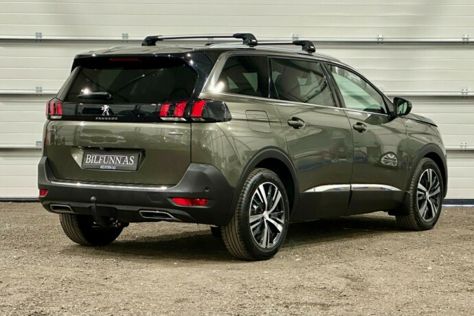 peugeot-5008-bensin-2018-big-2