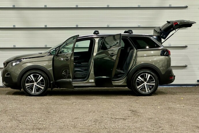 peugeot-5008-bensin-2018-big-5
