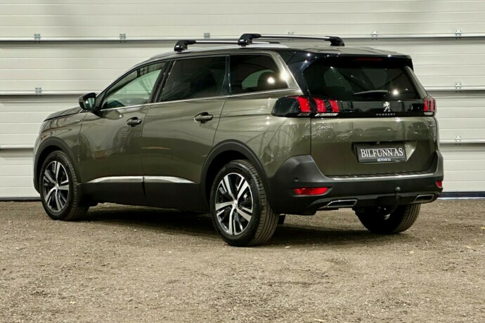 peugeot-5008-bensin-2018-big-3