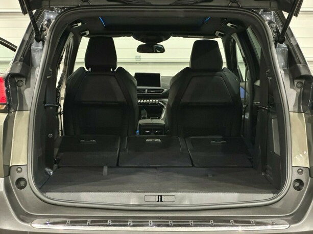peugeot-5008-bensin-2018-big-16