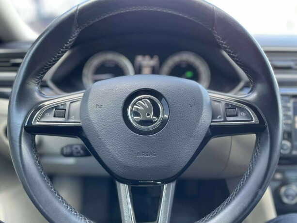 skoda-superb-diesel-2016-big-26