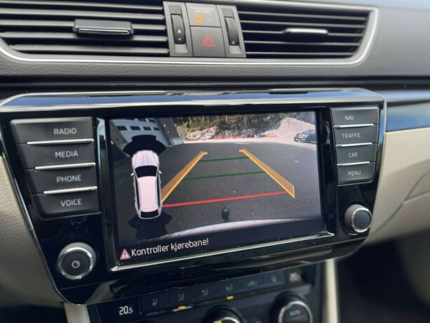 skoda-superb-diesel-2016-big-25