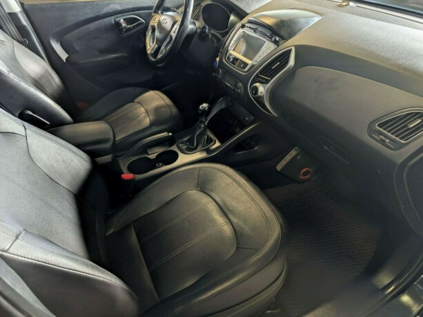 hyundai-ix35-diesel-2011-big-23