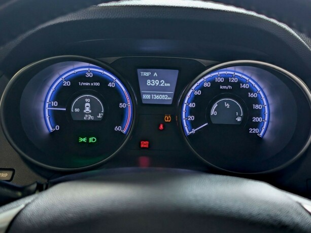 hyundai-ix35-diesel-2011-big-16