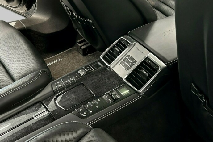porsche-panamera-bensin-2014-big-12