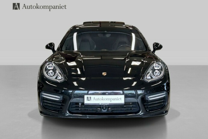 porsche-panamera-bensin-2014-big-1