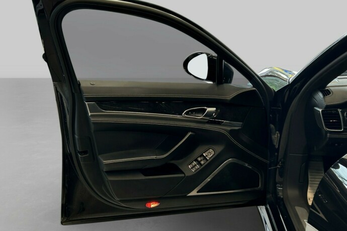 porsche-panamera-bensin-2014-big-7