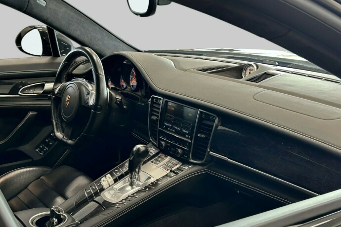 porsche-panamera-bensin-2014-big-9