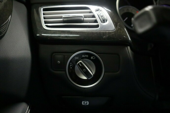 mercedes-benz-cls-bensin-2012-big-22