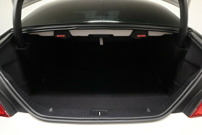 mercedes-benz-cls-bensin-2012-big-41
