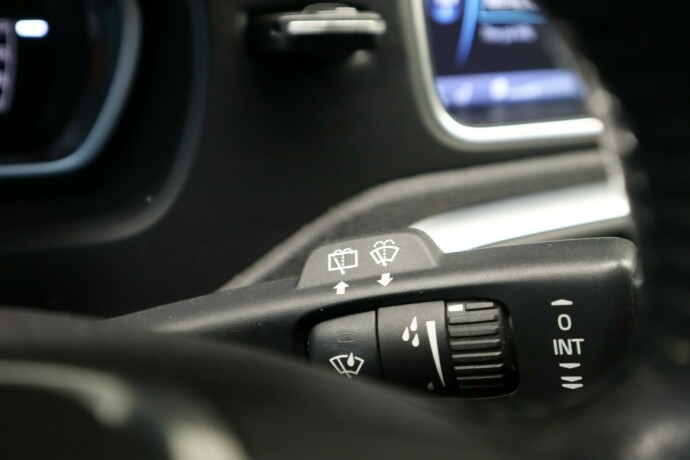volvo-v40-diesel-2014-big-38
