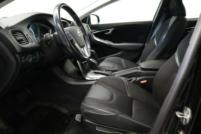 volvo-v40-diesel-2014-big-11