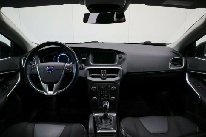 volvo-v40-diesel-2014-big-40