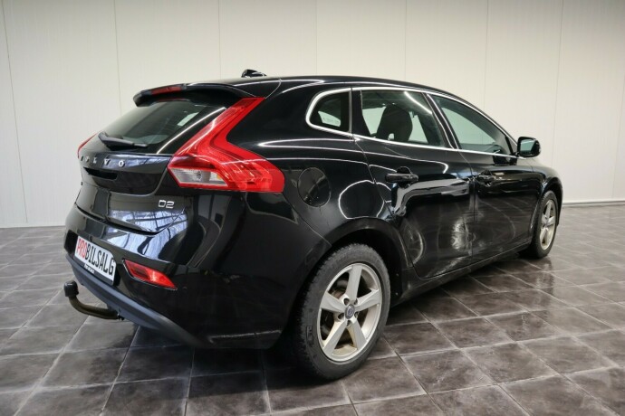volvo-v40-diesel-2014-big-3