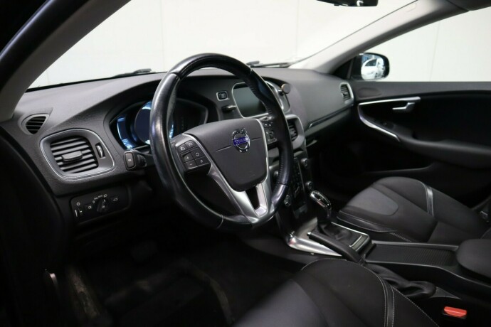 volvo-v40-diesel-2014-big-31