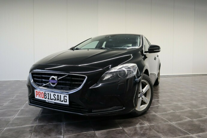volvo-v40-diesel-2014-big-0