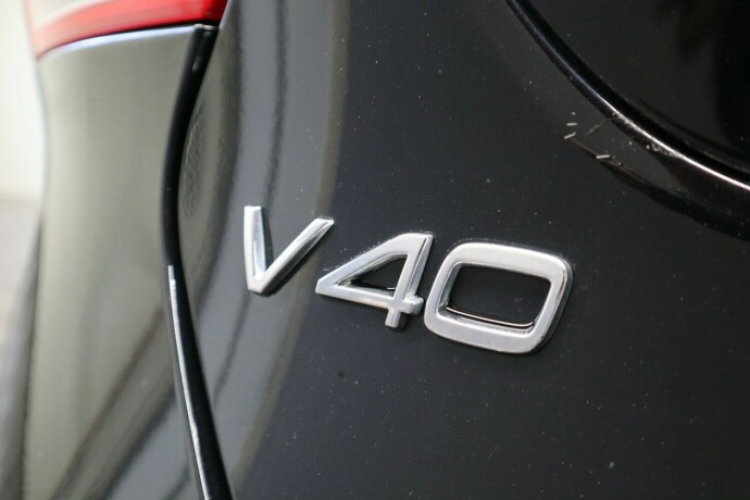 volvo-v40-diesel-2014-big-57
