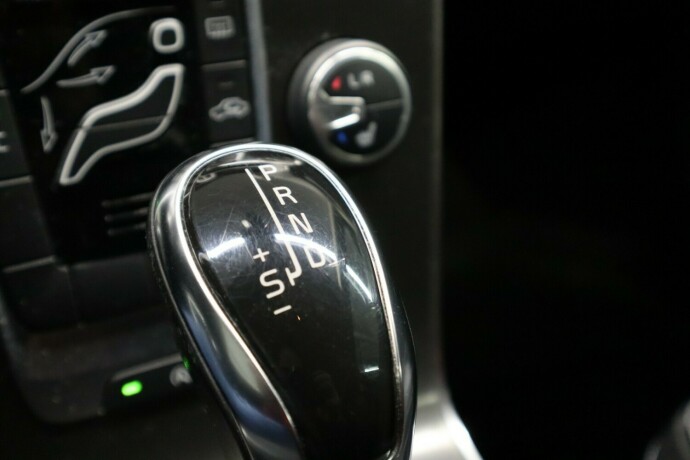 volvo-v40-diesel-2014-big-42